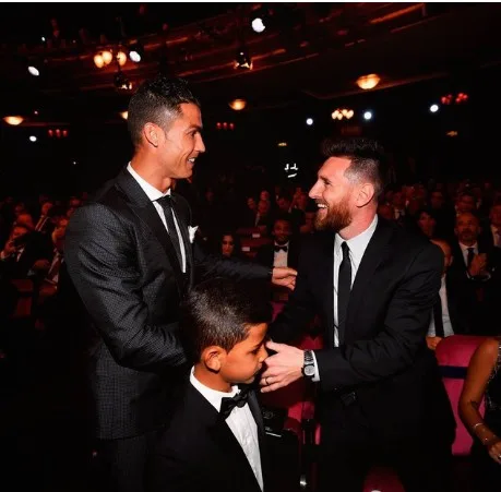 ly-giai-tranh-luan-thap-ky-ronaldo-va-messi-ai-gioi-hon-51a