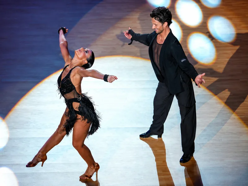 Guillem Pascual và Diandra-Aniela Illes thể hiện phong cách Latin giàu năng lượng trên sàn DanceSport quốc tế