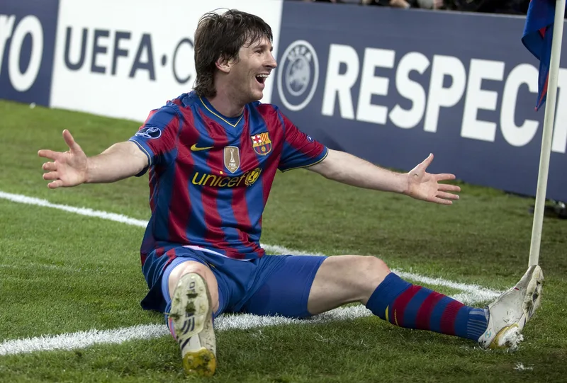 Trong những mùa đầu tại Barcelona, Messi chủ yếu xuất phát ở cánh phải của hàng tiền đạo